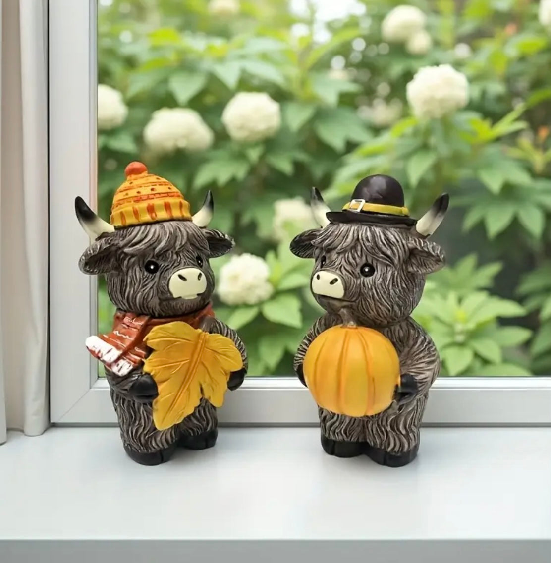2 Pack Highland Cow Halloween Figurines With Pumpkin & Maple Leaf