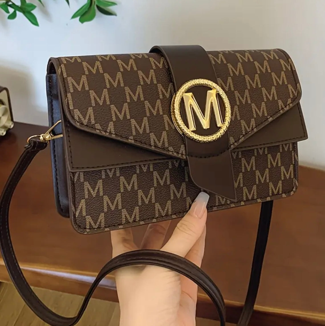 Womens M Crossbody Bag