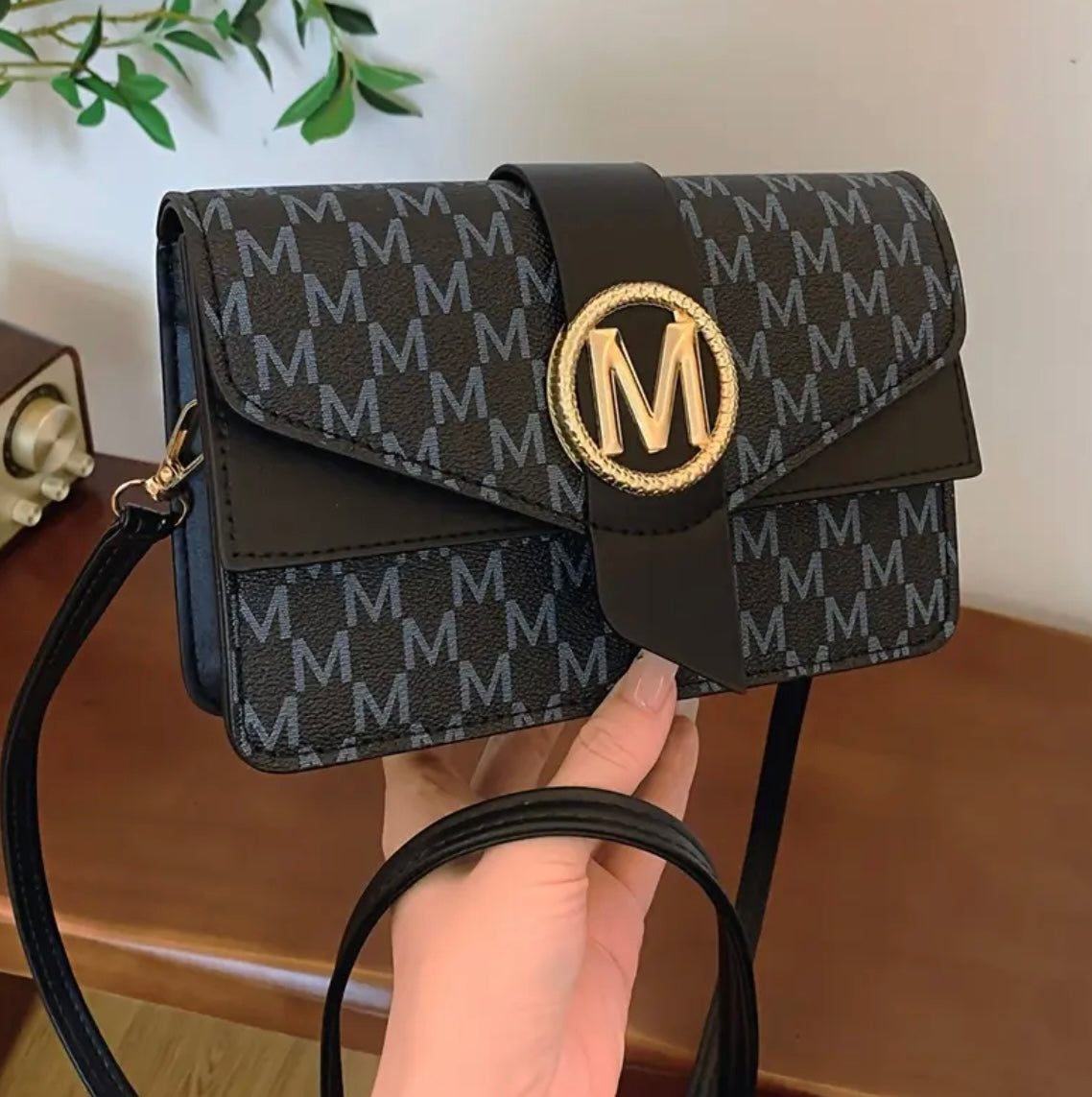 Womens M Crossbody Bag